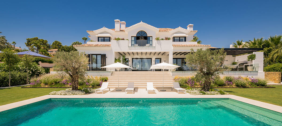 Impressive Villa in La Cerquilla with Panoramic Sea Views