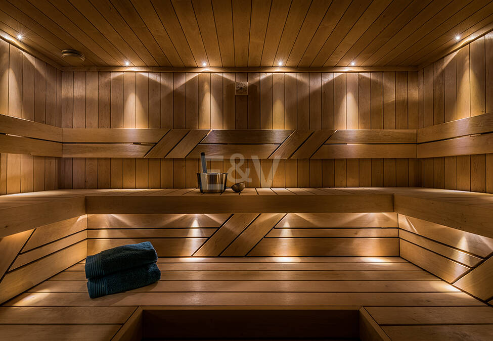 Impresionante Villa en La Cerquilla con vistas panorámicas al mar y una gran parcela