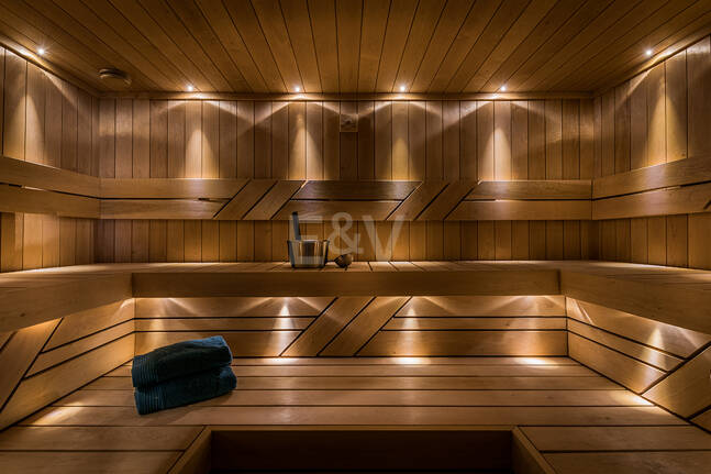 Impresionante Villa en La Cerquilla con vistas panorámicas al mar y una gran parcela