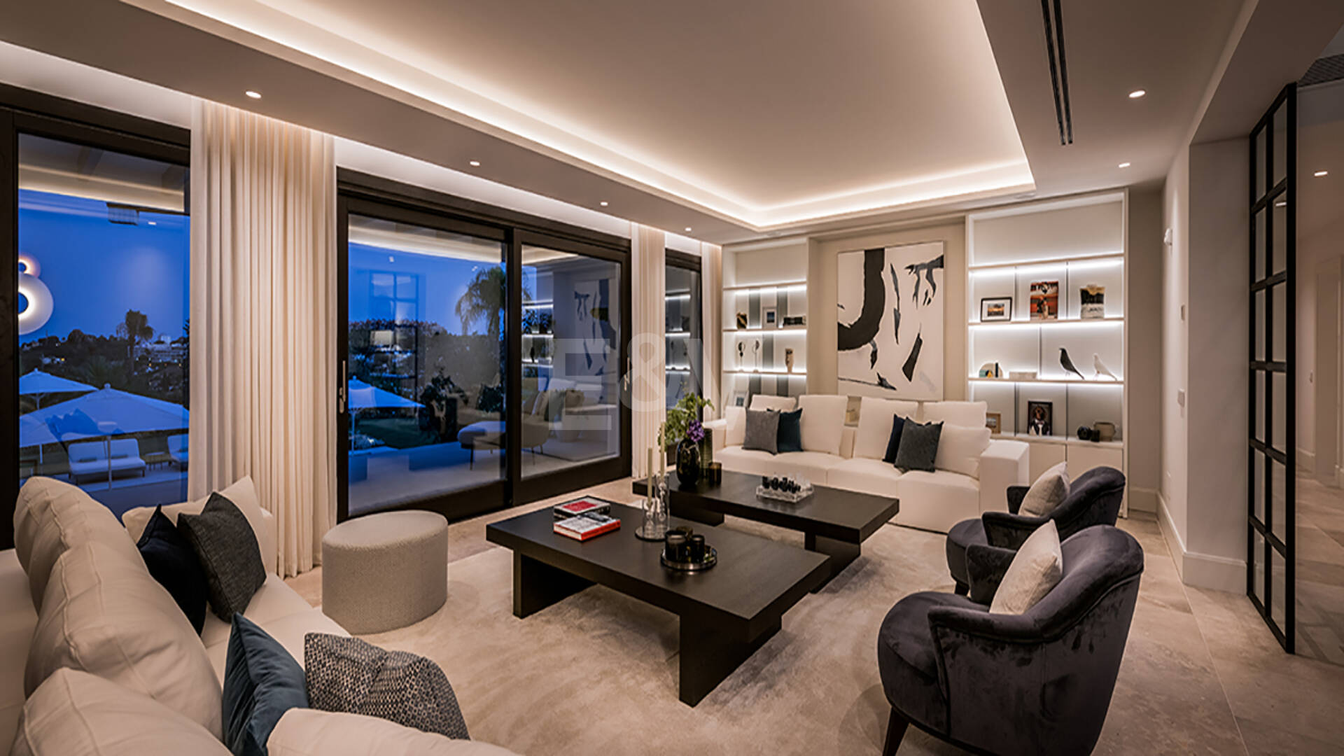 Impresionante Villa en La Cerquilla con vistas panorámicas al mar y una gran parcela