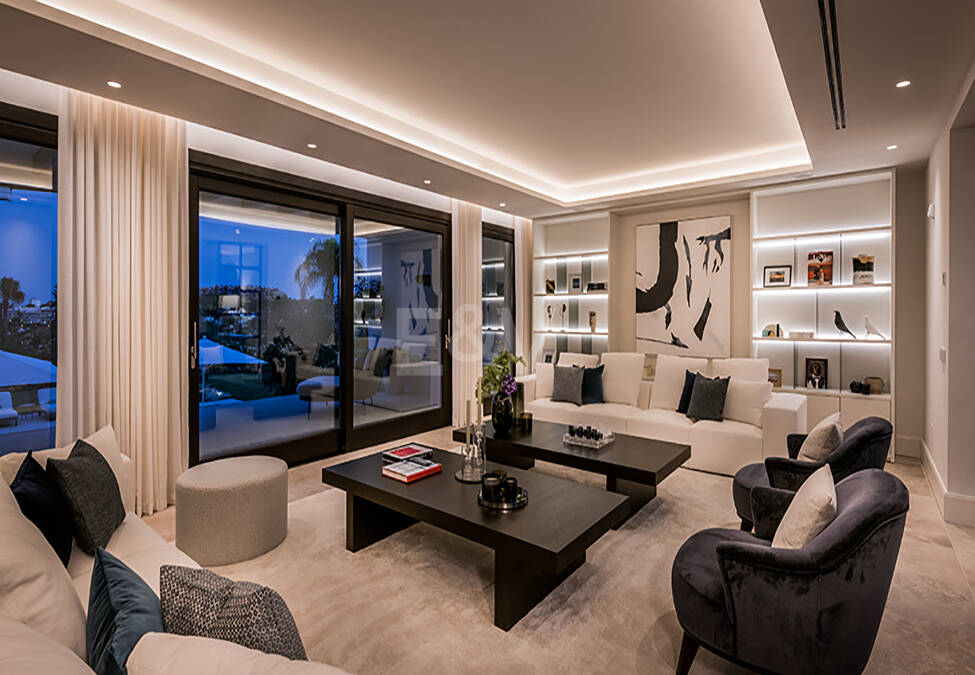 Impresionante Villa en La Cerquilla con vistas panorámicas al mar y una gran parcela