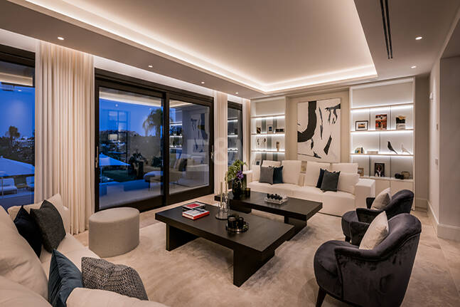 Impresionante Villa en La Cerquilla con vistas panorámicas al mar y una gran parcela