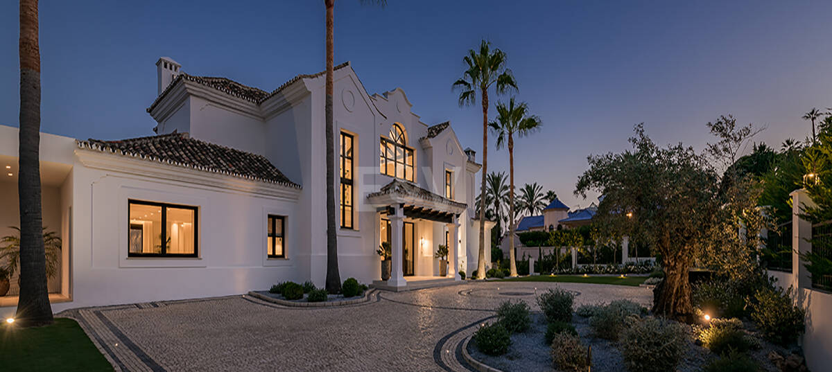 Impressive Villa in La Cerquilla with Panoramic Sea Views