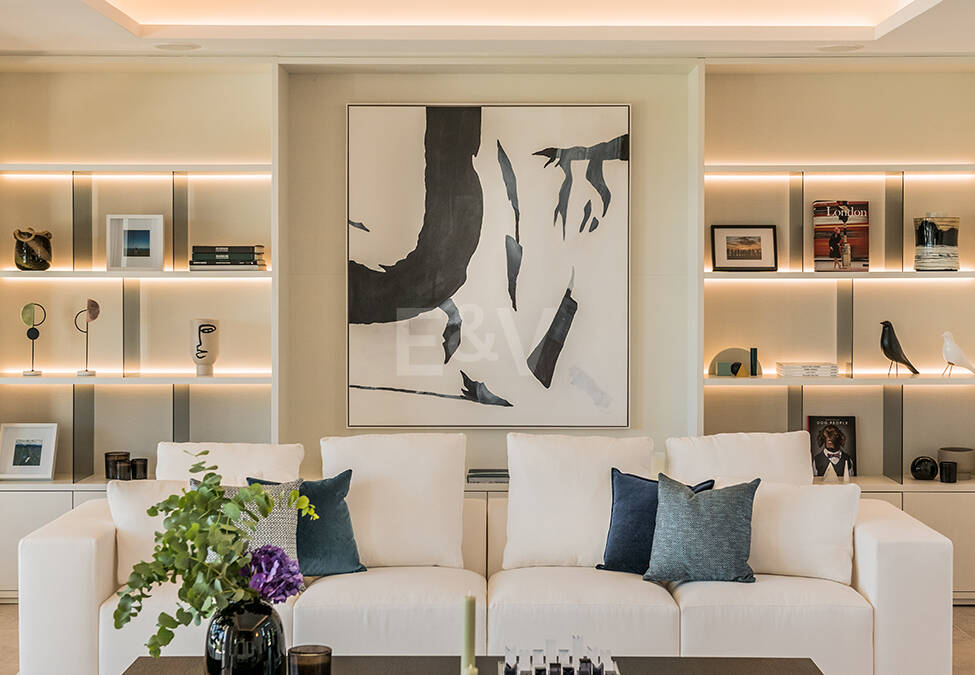 Impresionante Villa en La Cerquilla con vistas panorámicas al mar y una gran parcela