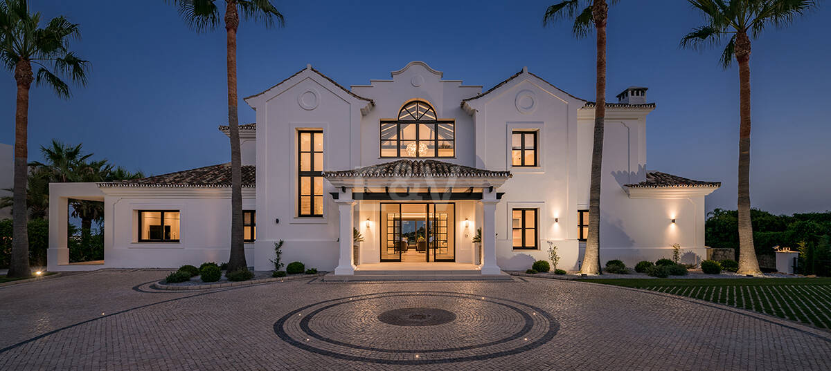 Impressive Villa in La Cerquilla with Panoramic Sea Views