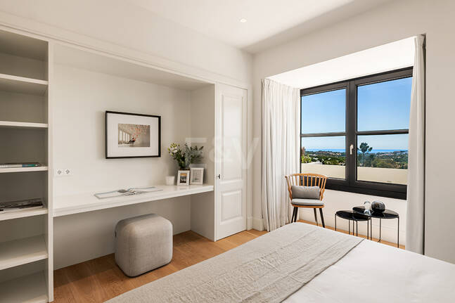 Impresionante Villa en La Cerquilla con vistas panorámicas al mar y una gran parcela