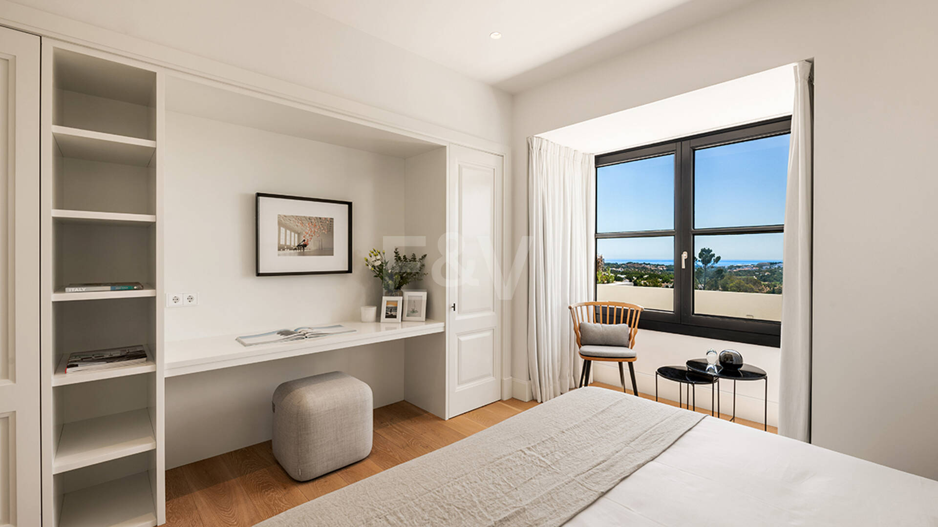 Impresionante Villa en La Cerquilla con vistas panorámicas al mar y una gran parcela