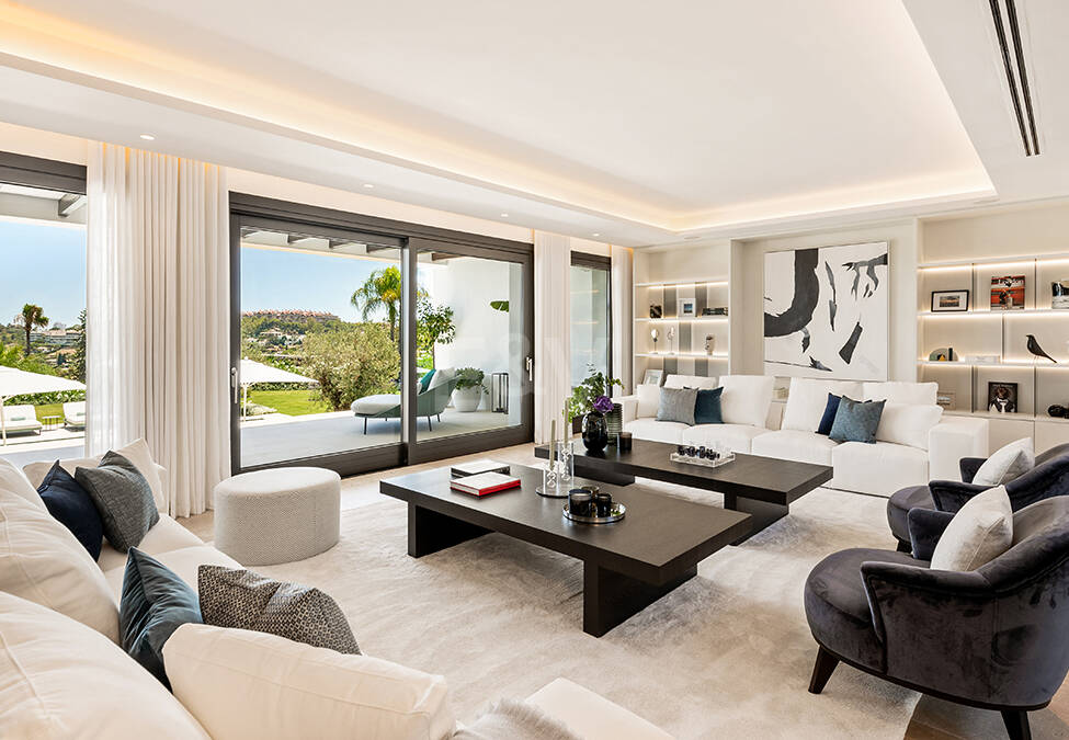 Impresionante Villa en La Cerquilla con vistas panorámicas al mar y una gran parcela