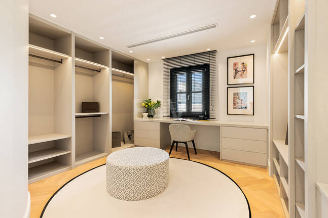 Impresionante Villa en La Cerquilla con vistas panorámicas al mar y una gran parcela