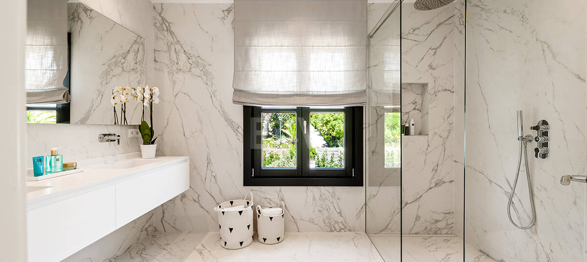 Impressive Villa in La Cerquilla with Panoramic Sea Views