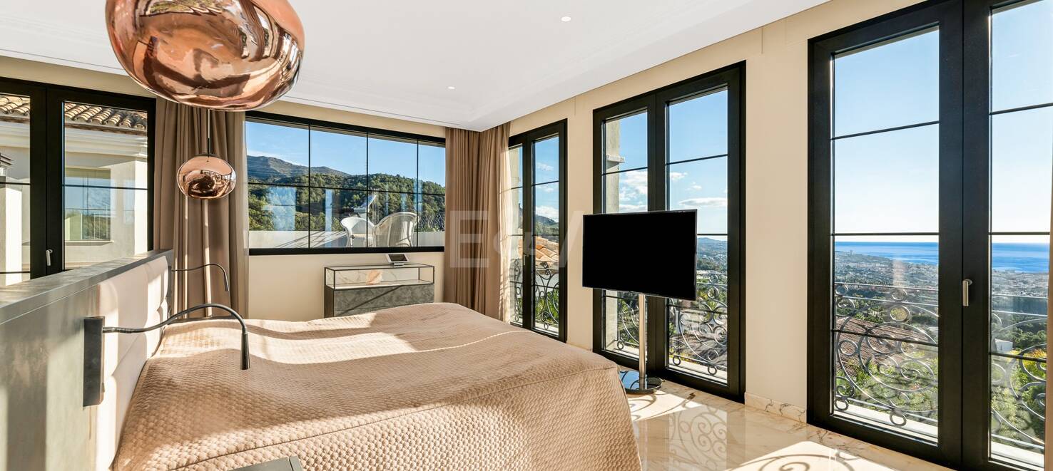 Luxury Villa with Panoramic Views in Sierra Blanca