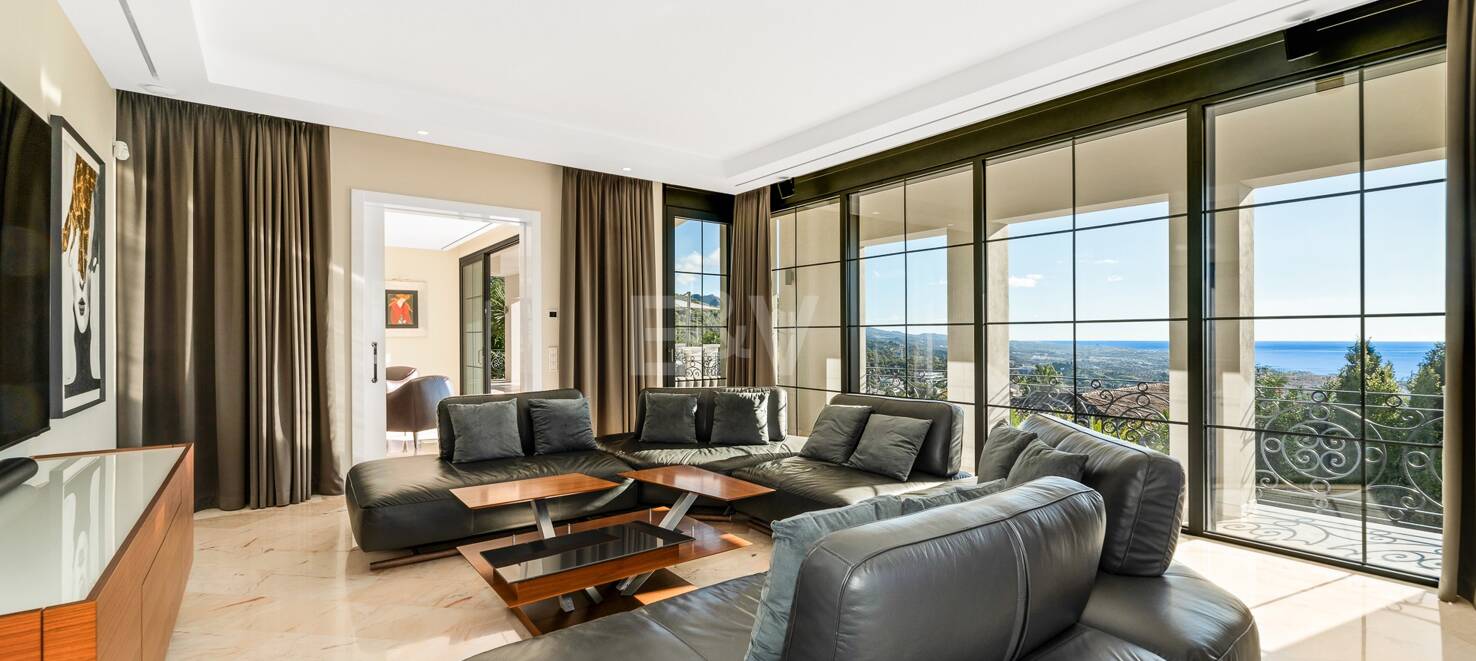 Luxury Villa with Panoramic Views in Sierra Blanca