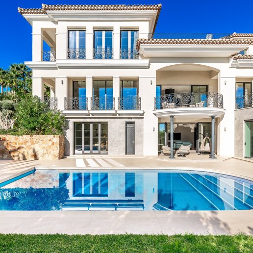 Luxury Villa with Panoramic Views in Sierra Blanca