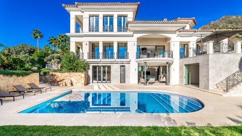 Luxury Villa with Panoramic Views in Sierra Blanca