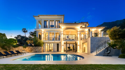 Luxury Villa with Panoramic Views in Sierra Blanca