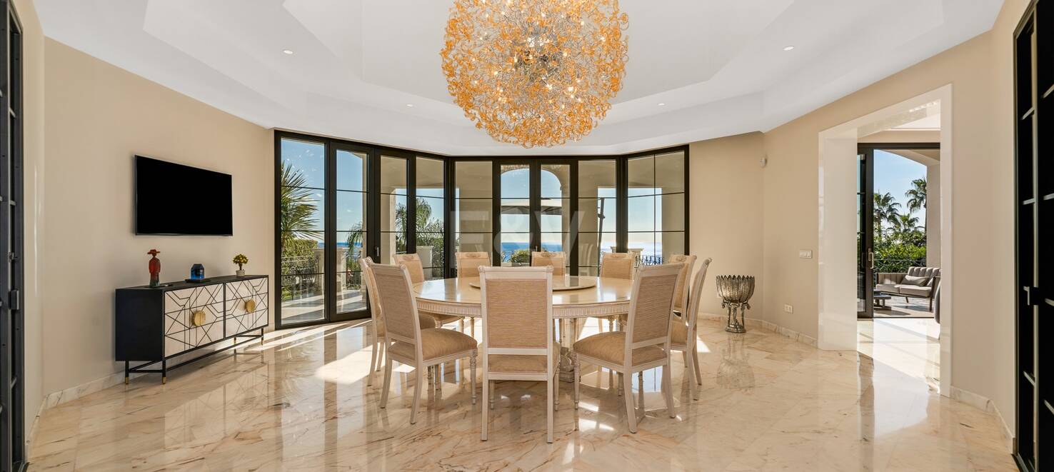Luxury Villa with Panoramic Views in Sierra Blanca