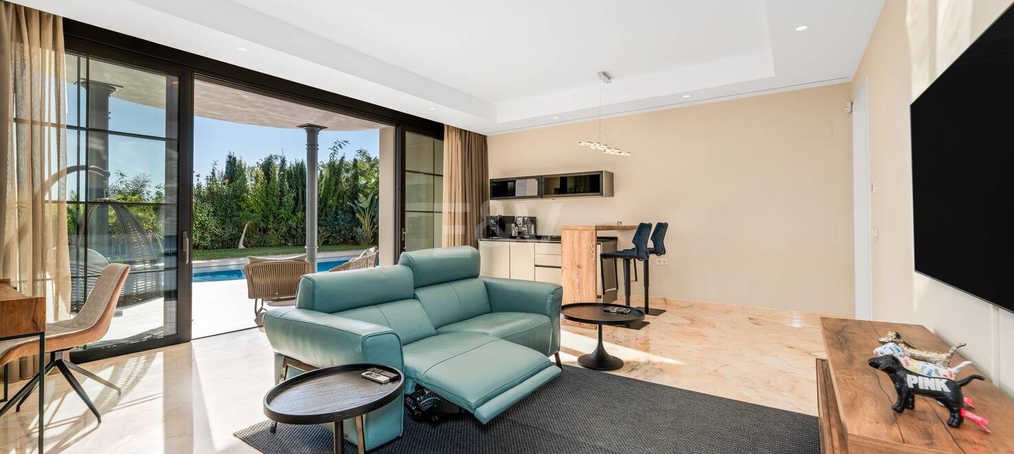 Luxury Villa with Panoramic Views in Sierra Blanca