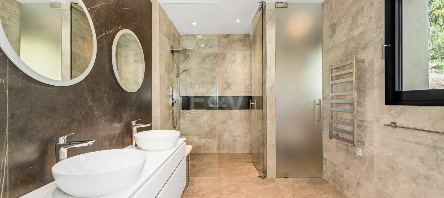 Luxury Villa with Panoramic Views in Sierra Blanca