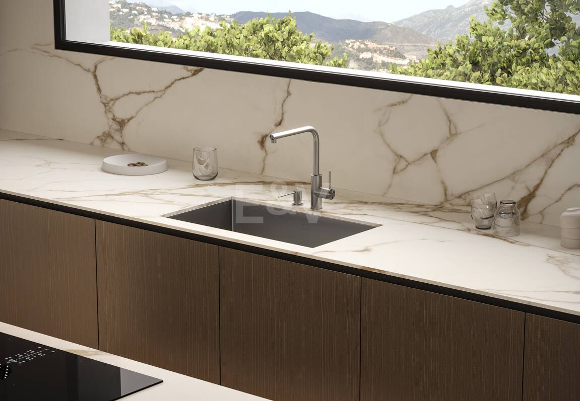 Luxury first-floor apartment with panoramic 360º mountain and sea views