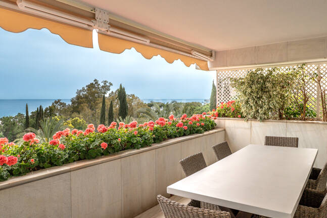 Magnifik 3 sovrum med oslagbar havsutsikt i Don Gonzalo, Marbella.