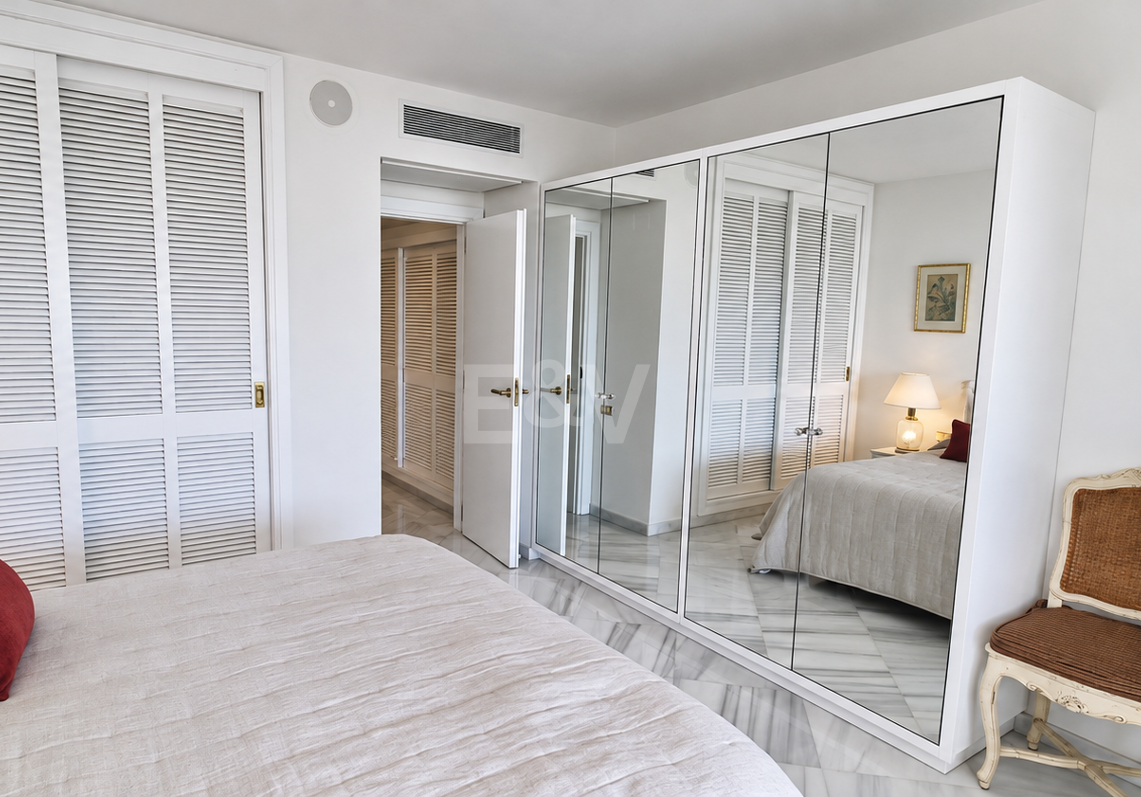 Wspaniały apartament z 3 sypialniami z niepokonanym widokiem na morze w Don Gonzalo, Marbella.