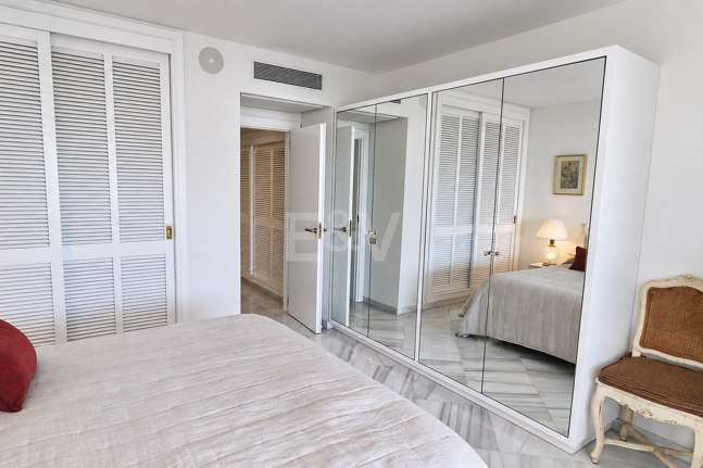 Wspaniały apartament z 3 sypialniami z niepokonanym widokiem na morze w Don Gonzalo, Marbella.