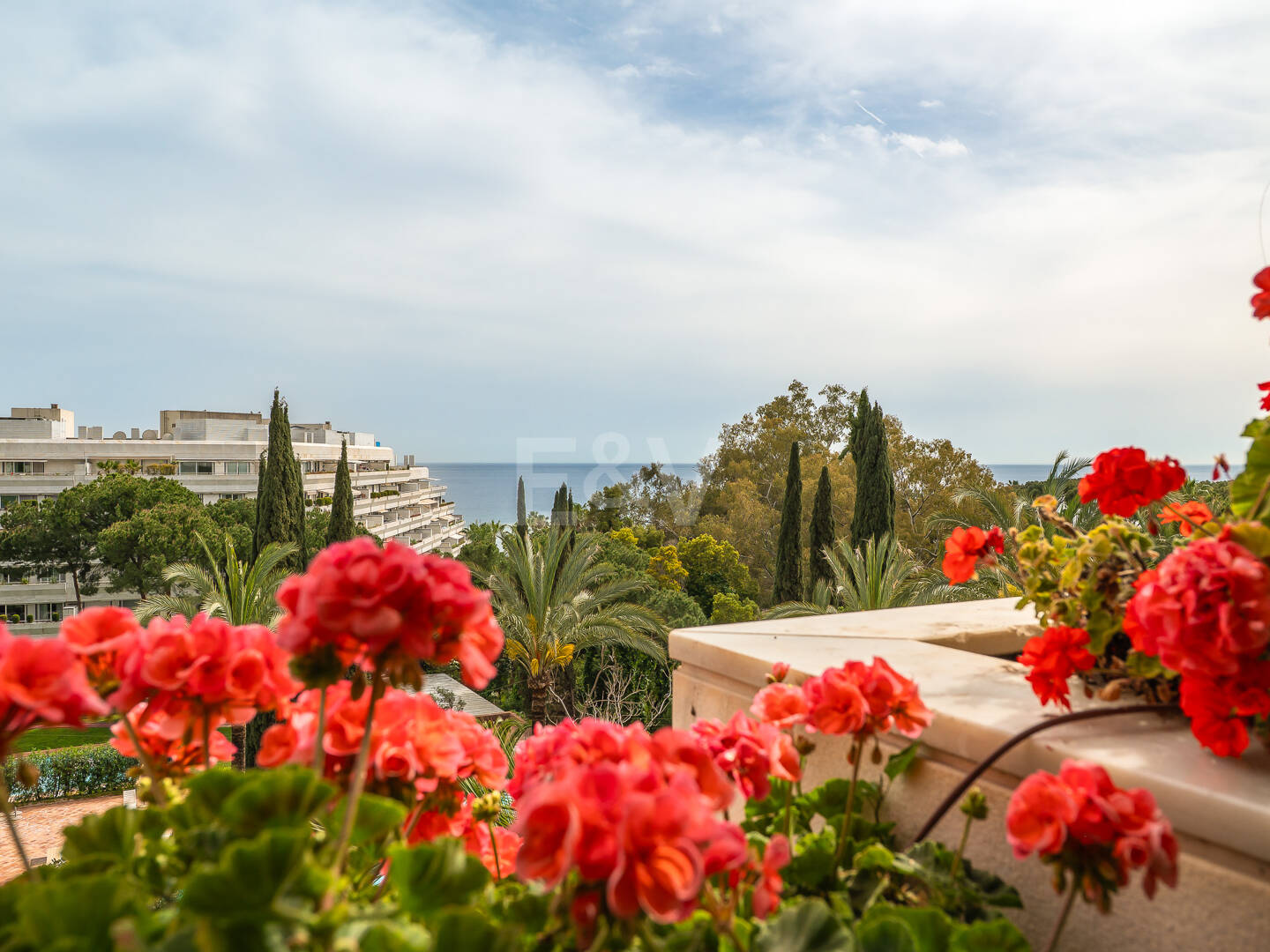 Magnifik 3 sovrum med oslagbar havsutsikt i Don Gonzalo, Marbella.