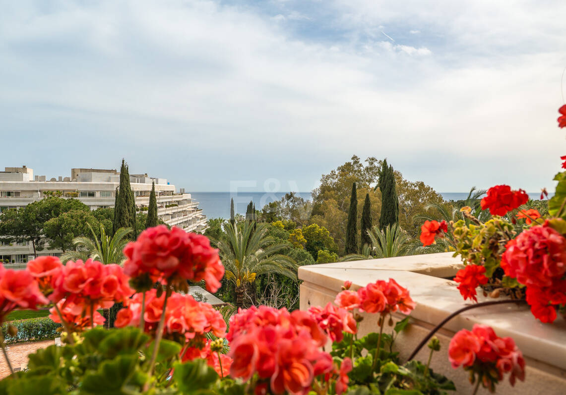Wspaniały apartament z 3 sypialniami z niepokonanym widokiem na morze w Don Gonzalo, Marbella.