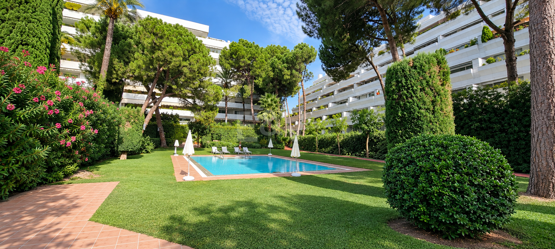 Wspaniały apartament z 3 sypialniami z niepokonanym widokiem na morze w Don Gonzalo, Marbella.