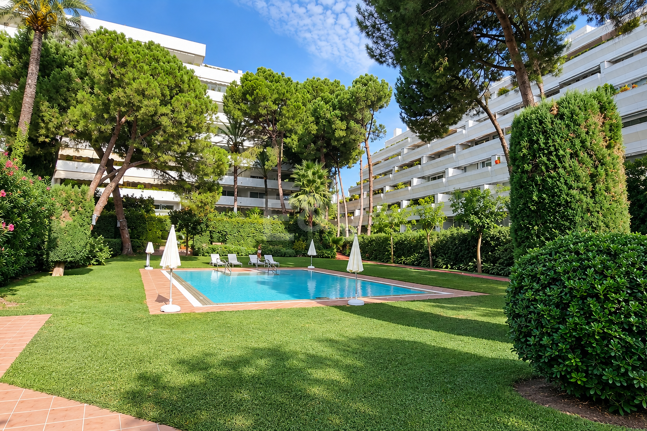 Wspaniały apartament z 3 sypialniami z niepokonanym widokiem na morze w Don Gonzalo, Marbella.