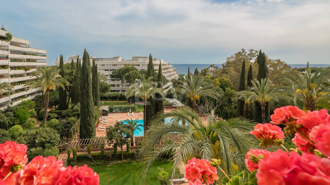 Magnifique appartement de 3 chambres avec vue imprenable sur la mer à Don Gonzalo, Marbella.