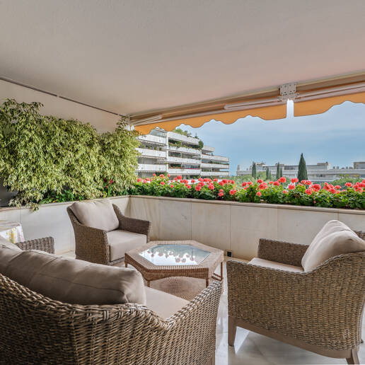 Magnifik 3 sovrum med oslagbar havsutsikt i Don Gonzalo, Marbella.
