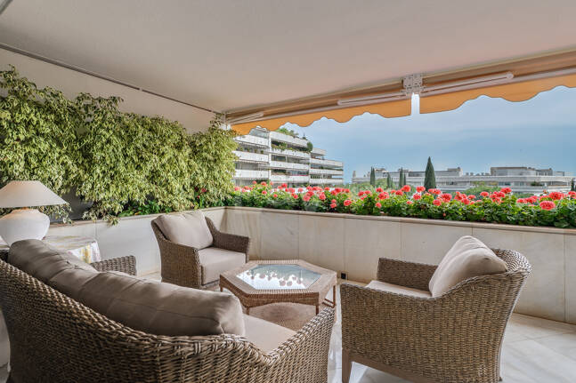 Magnifik 3 sovrum med oslagbar havsutsikt i Don Gonzalo, Marbella.