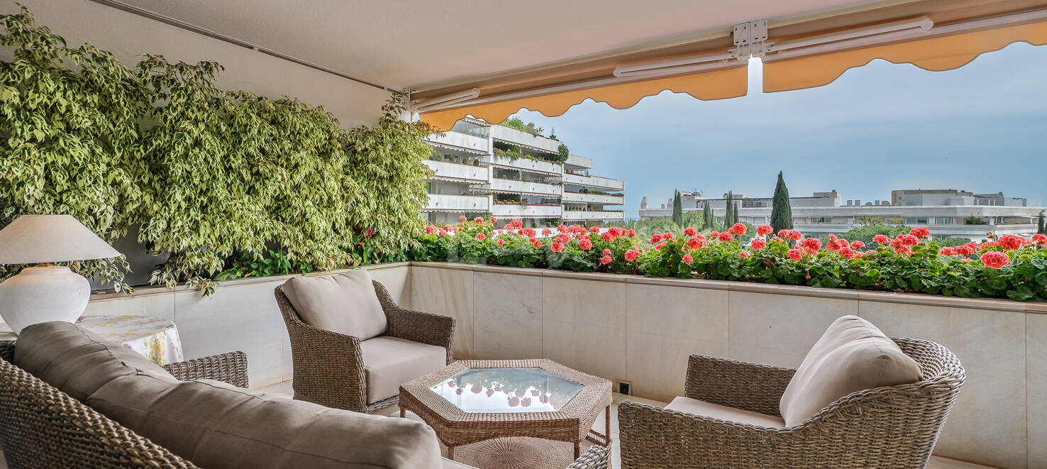 Magnifik 3 sovrum med oslagbar havsutsikt i Don Gonzalo, Marbella.