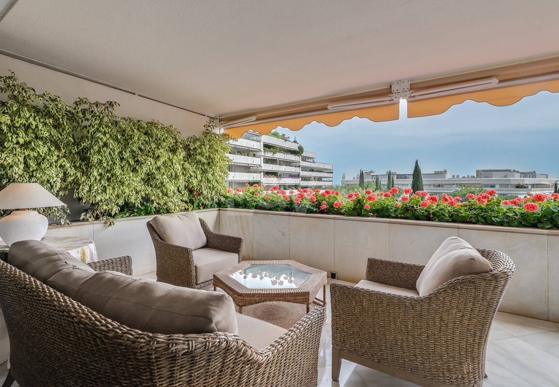 Magnifik 3 sovrum med oslagbar havsutsikt i Don Gonzalo, Marbella.