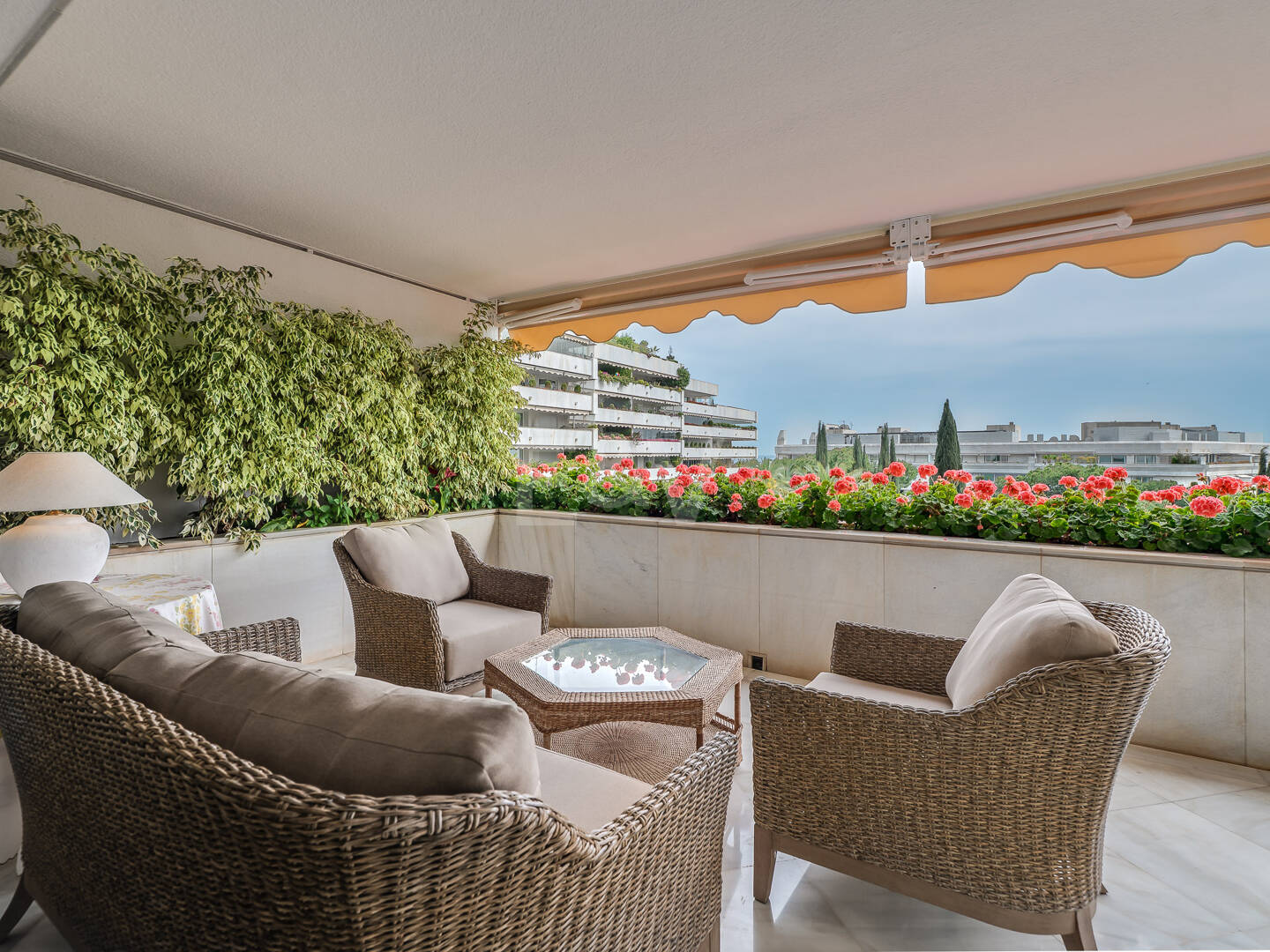 Magnifik 3 sovrum med oslagbar havsutsikt i Don Gonzalo, Marbella.