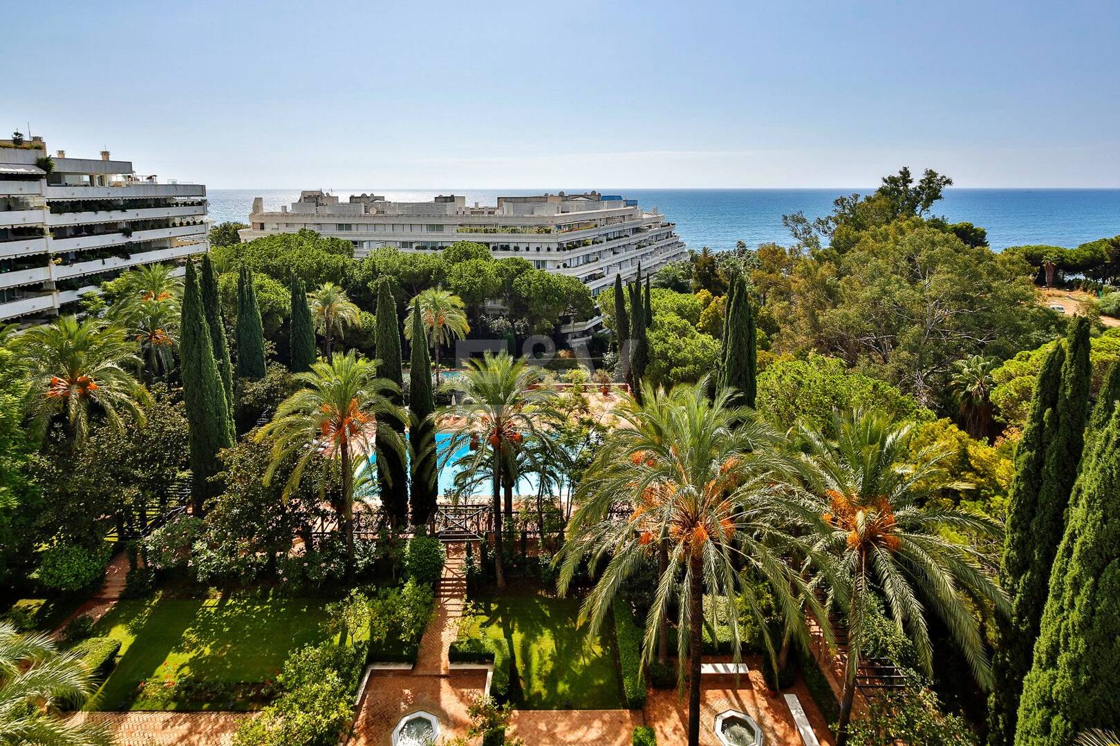 Wspaniały apartament z 3 sypialniami z niepokonanym widokiem na morze w Don Gonzalo, Marbella.
