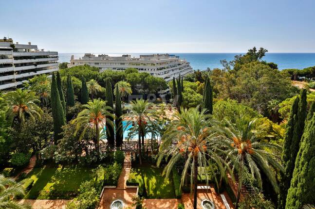 Wspaniały apartament z 3 sypialniami z niepokonanym widokiem na morze w Don Gonzalo, Marbella.