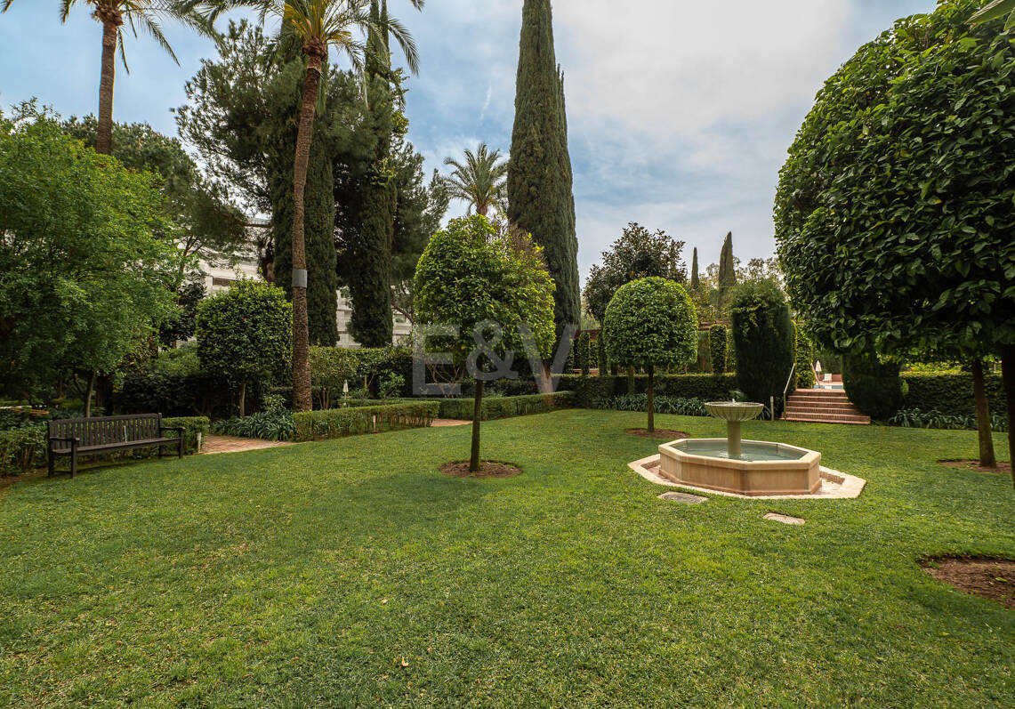 Wspaniały apartament z 3 sypialniami z niepokonanym widokiem na morze w Don Gonzalo, Marbella.