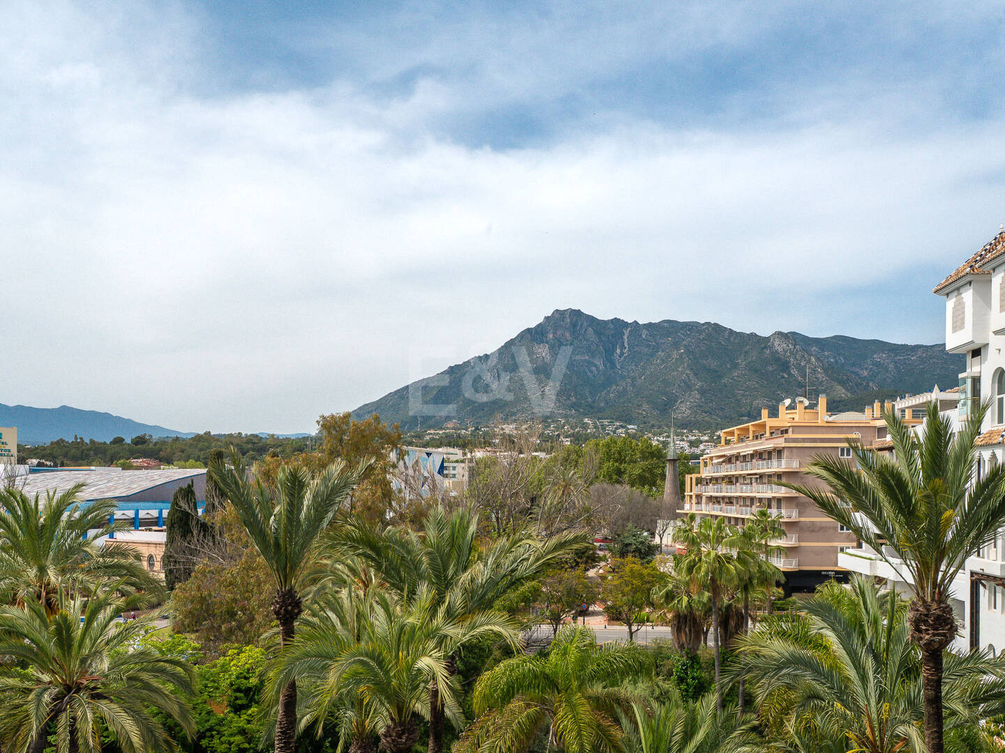 Magnifik 3 sovrum med oslagbar havsutsikt i Don Gonzalo, Marbella.