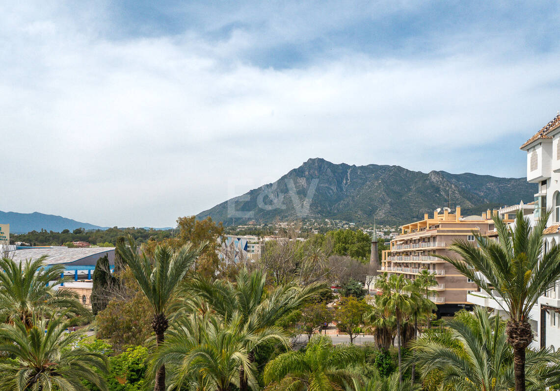 Wspaniały apartament z 3 sypialniami z niepokonanym widokiem na morze w Don Gonzalo, Marbella.