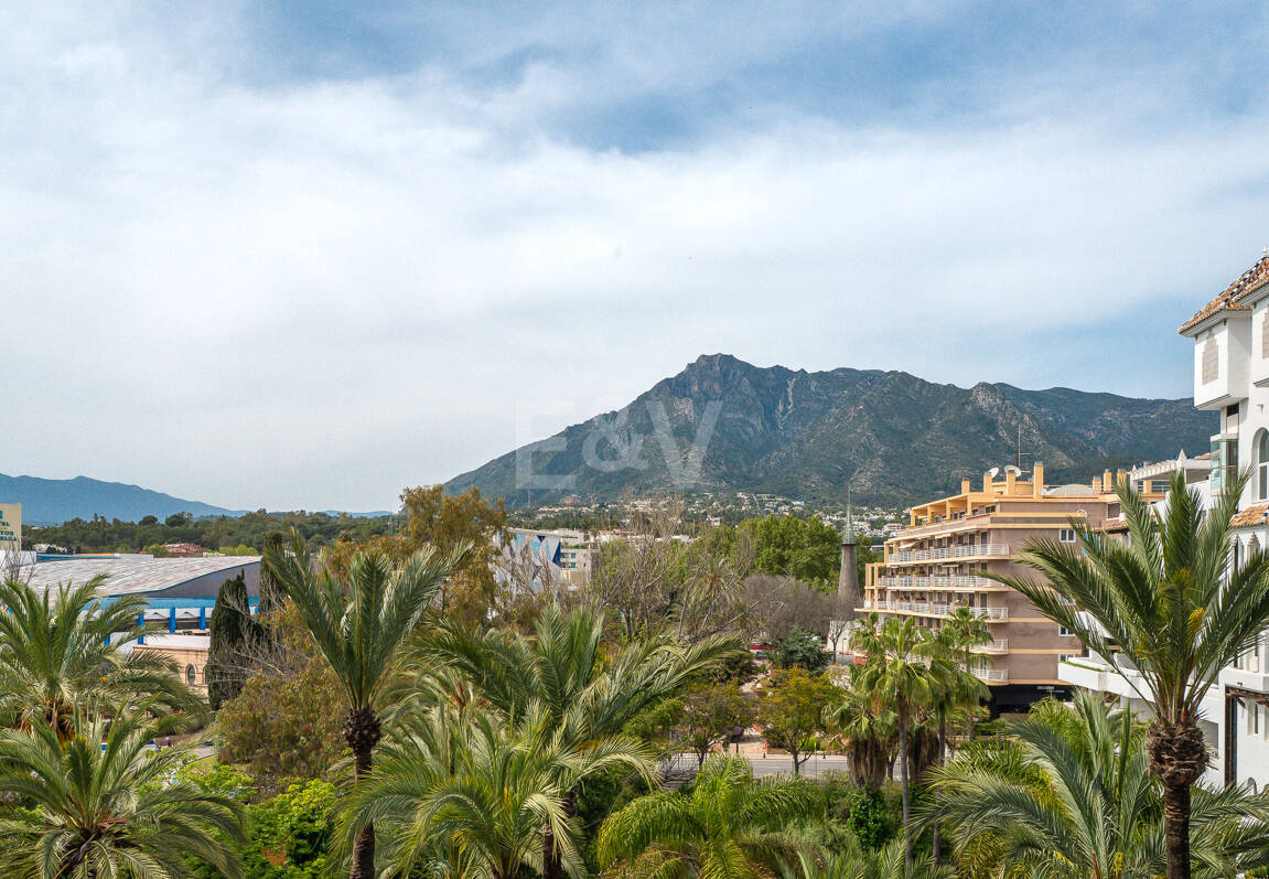 Magnifik 3 sovrum med oslagbar havsutsikt i Don Gonzalo, Marbella.