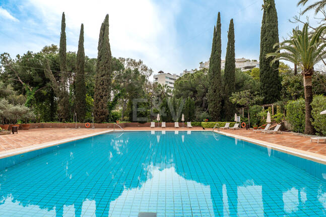 Magnifik 3 sovrum med oslagbar havsutsikt i Don Gonzalo, Marbella.