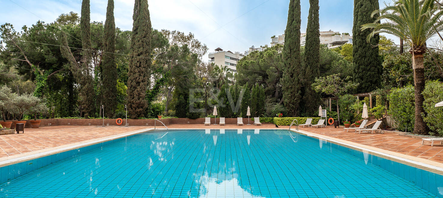Magnifik 3 sovrum med oslagbar havsutsikt i Don Gonzalo, Marbella.