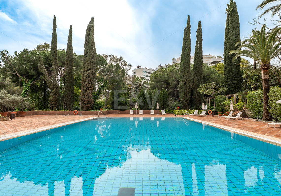 Wspaniały apartament z 3 sypialniami z niepokonanym widokiem na morze w Don Gonzalo, Marbella.