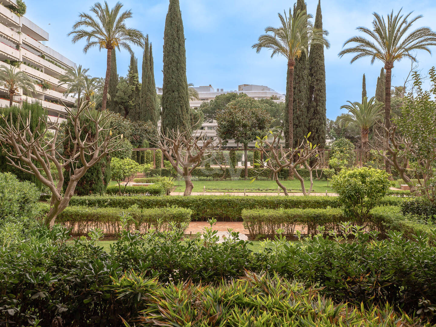 Magnifik 3 sovrum med oslagbar havsutsikt i Don Gonzalo, Marbella.