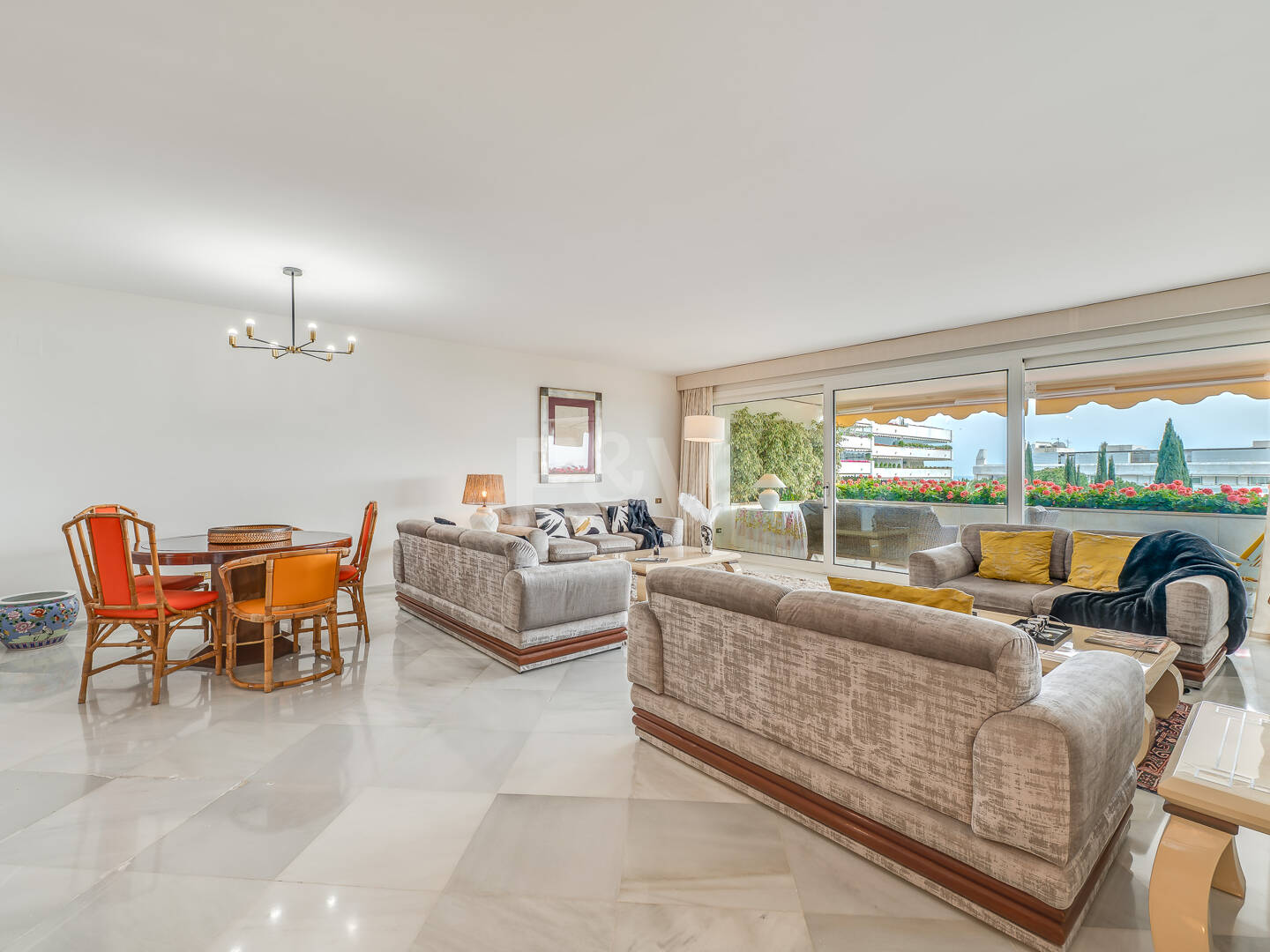 Magnificent 3-bedroom apartment with unbeatable sea views on the beachside of the Golden Mile, Marbella, available for mid-long-term rent till end June 26