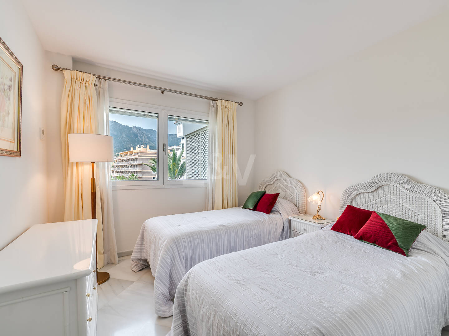 Magnifik 3 sovrum med oslagbar havsutsikt i Don Gonzalo, Marbella.