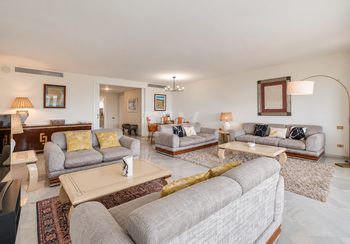 Wspaniały apartament z 3 sypialniami z niepokonanym widokiem na morze w Don Gonzalo, Marbella.