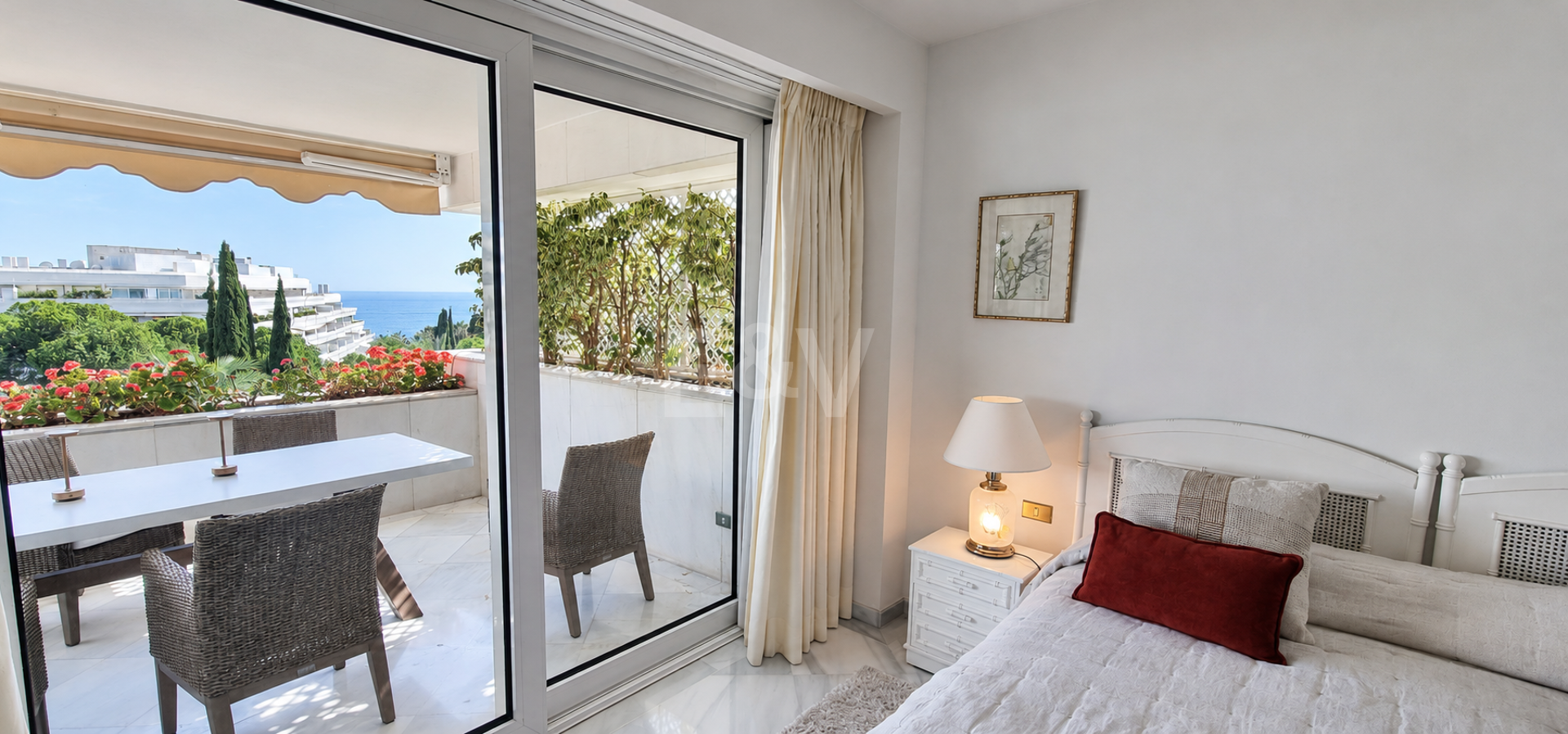 Wspaniały apartament z 3 sypialniami z niepokonanym widokiem na morze w Don Gonzalo, Marbella.
